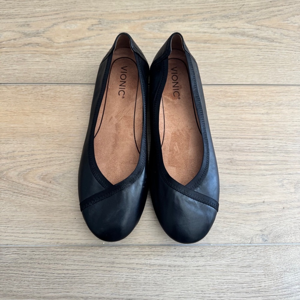 Vionic Caroll Black Leather Ballet Flats Size 8.5